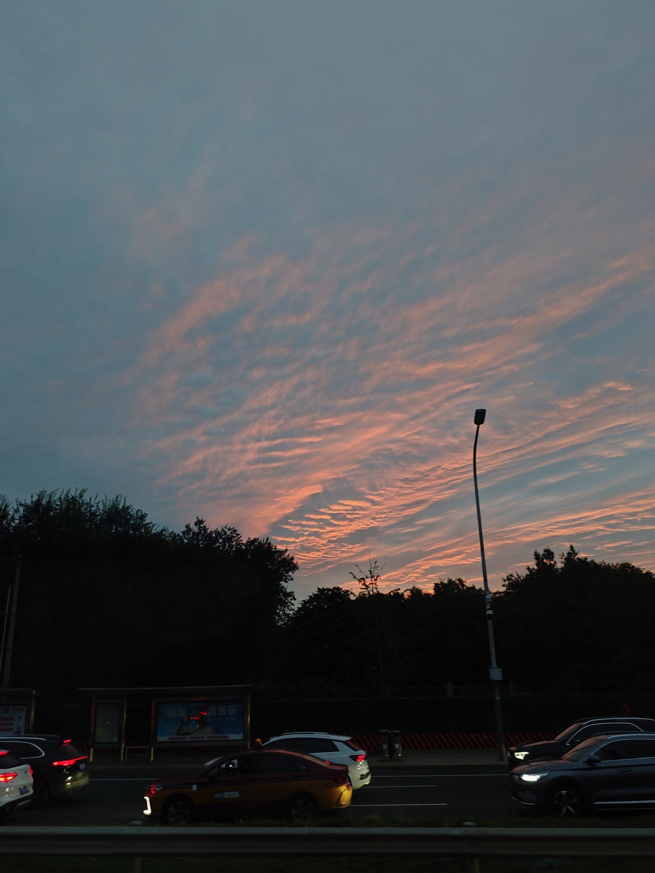 “告诉老默，我想吃烤鱼片了”#北京晚霞# ​​​