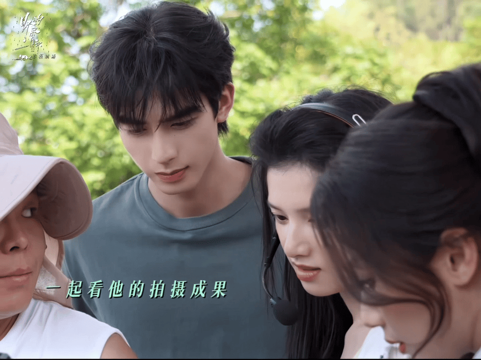 宋威龙张婧仪摩天轮互拍野狗骨头 异犹未靖解锁双人摄影师模式，修罗场、吃醋特写全出