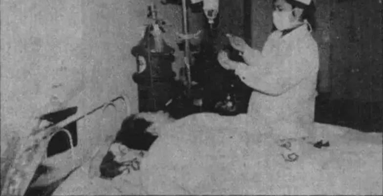 1994年，河北一老太因脑梗住院，欠医院3万元医药费，医院说：不缴费就停药。不料