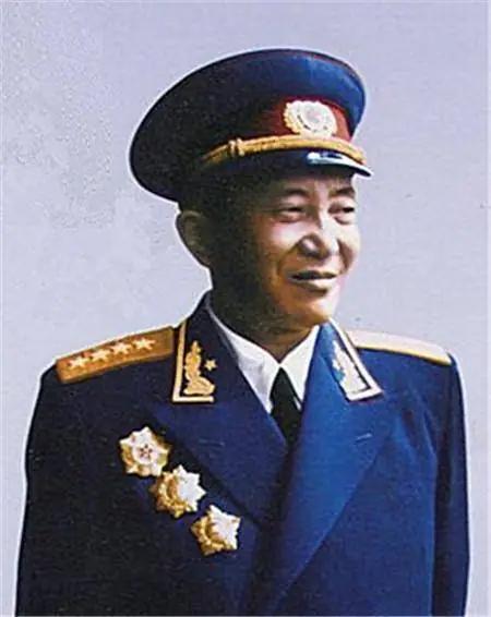 总参谋长罗瑞卿跳楼后，毛主席既生气又心疼，派汪东兴去看望他，汪东兴对罗瑞卿说：毛