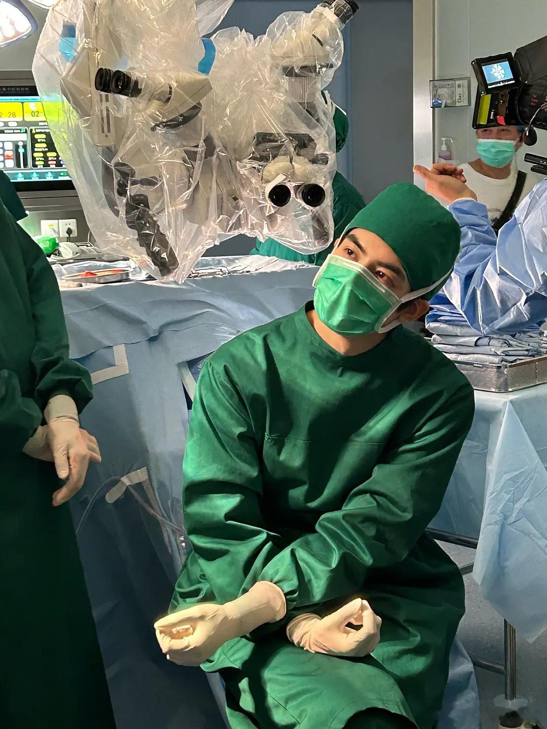 宋威龙竟然只有初中学历……初中学历的演员在骄阳似我里演博士 