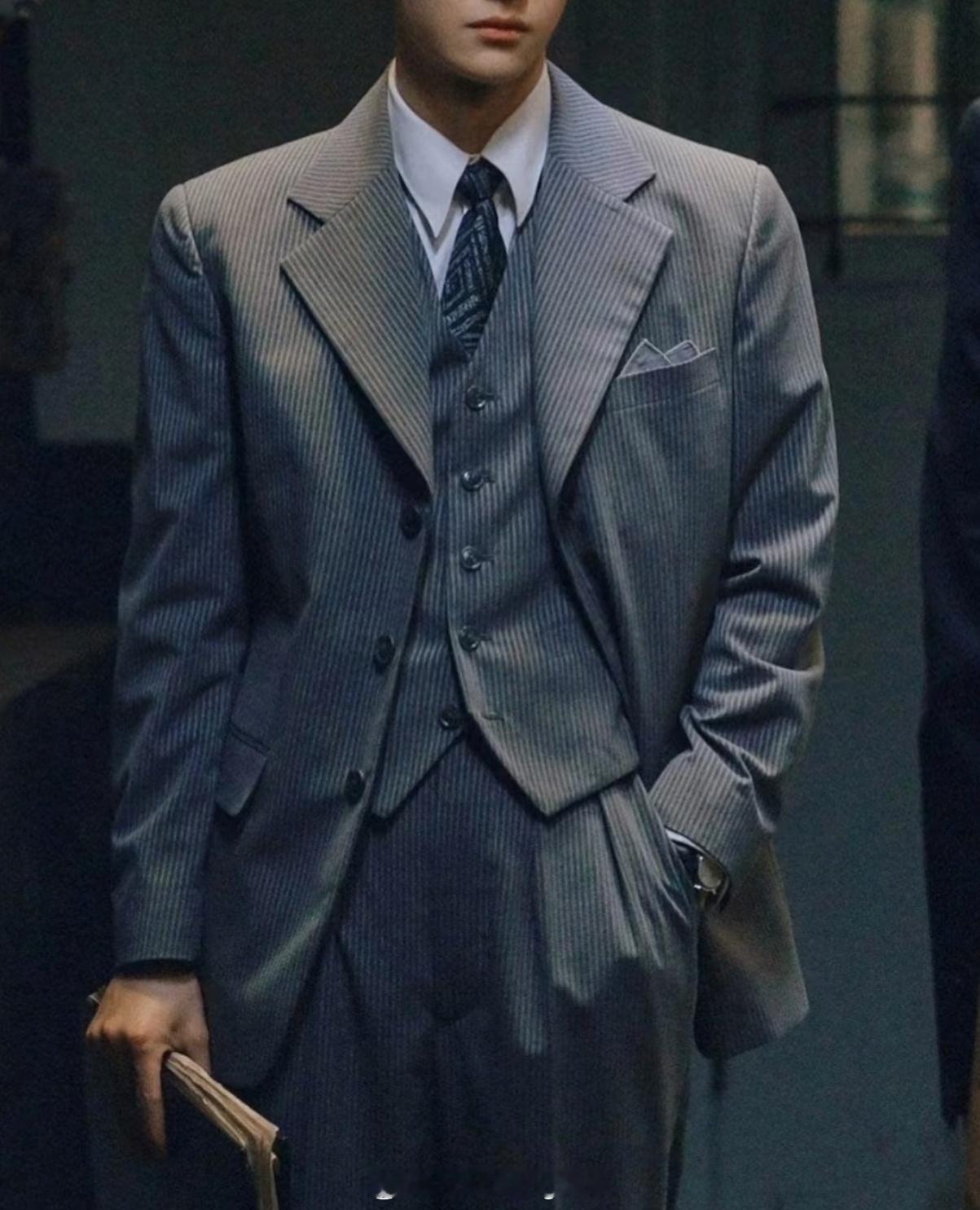 杜华 荒谬王一博不续约的消息出来股价就跌，这会不会暴露了一个问题，就是乐华有且只