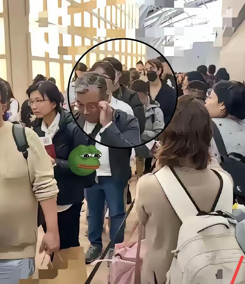 爱国情怀就在这一刻开始！
 
日本机场全是中国面孔，他们不是着急回家，而是心里知