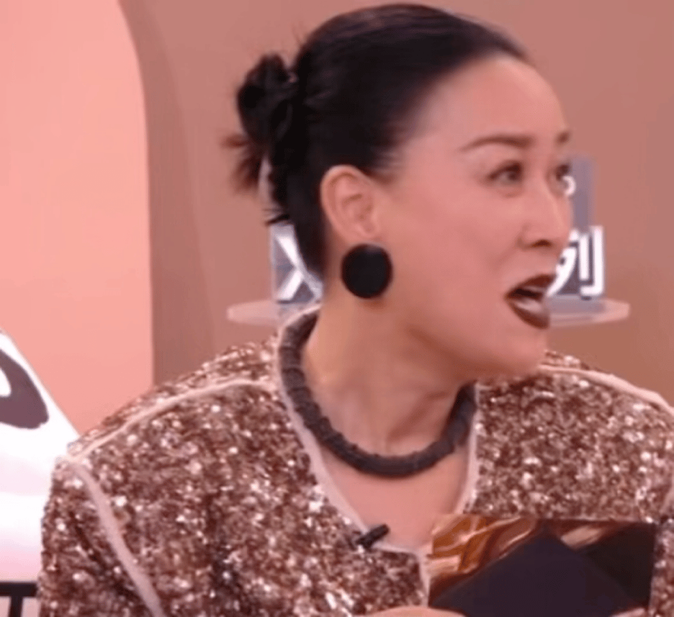 #英子哭了# 那英：我终于拿到第一了！那英第一，实至名归！那英好开心，这状态演我