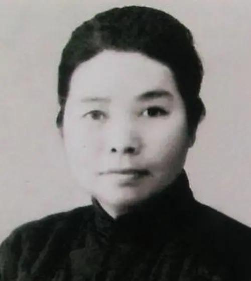 尹锐志（1890—1948），浙江嵊[shèng]县人，辛亥革命时期著名女杰之一