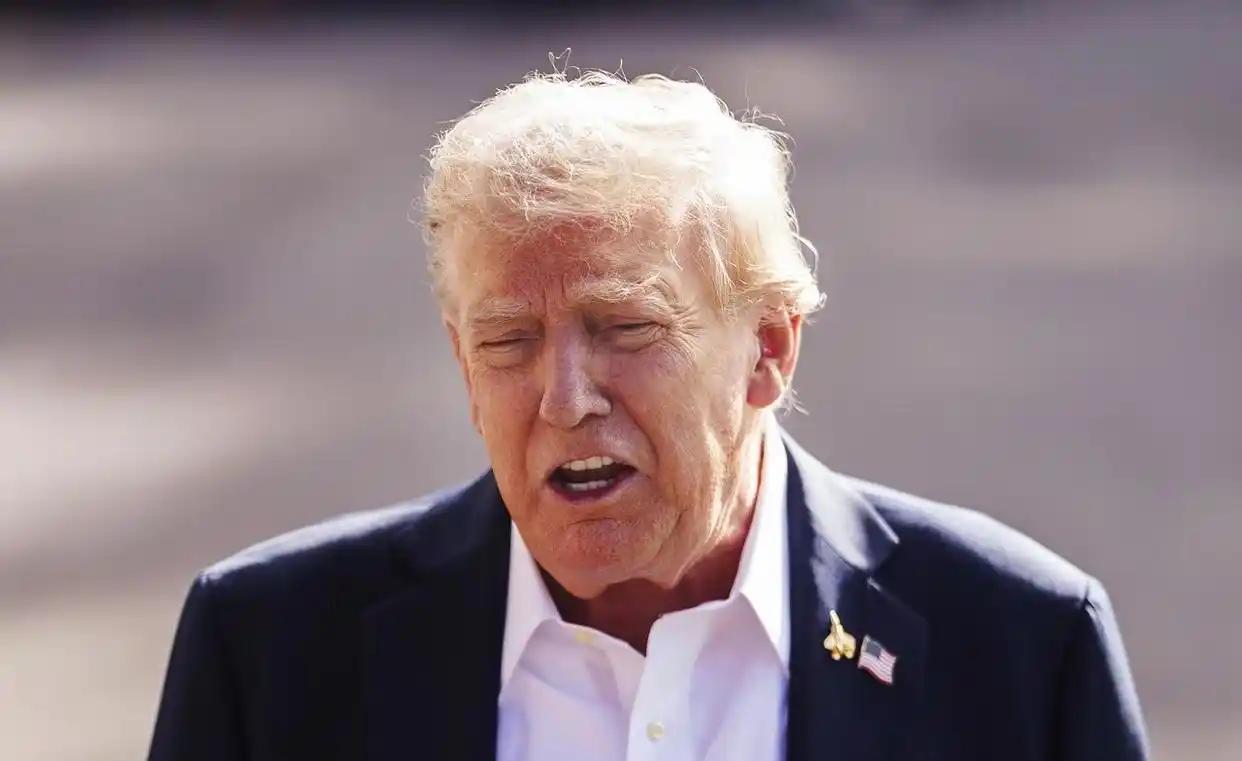 美国喊话中国。  
当地时间1月4日，特朗普在“空军一号”上表示，和中国的关系非