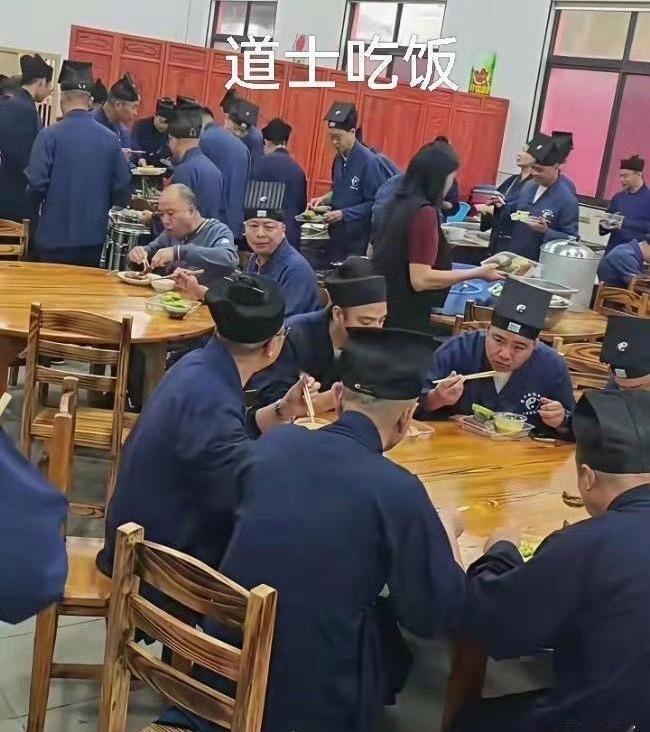 和尚吃饭和道士吃饭 差别不是一般大 