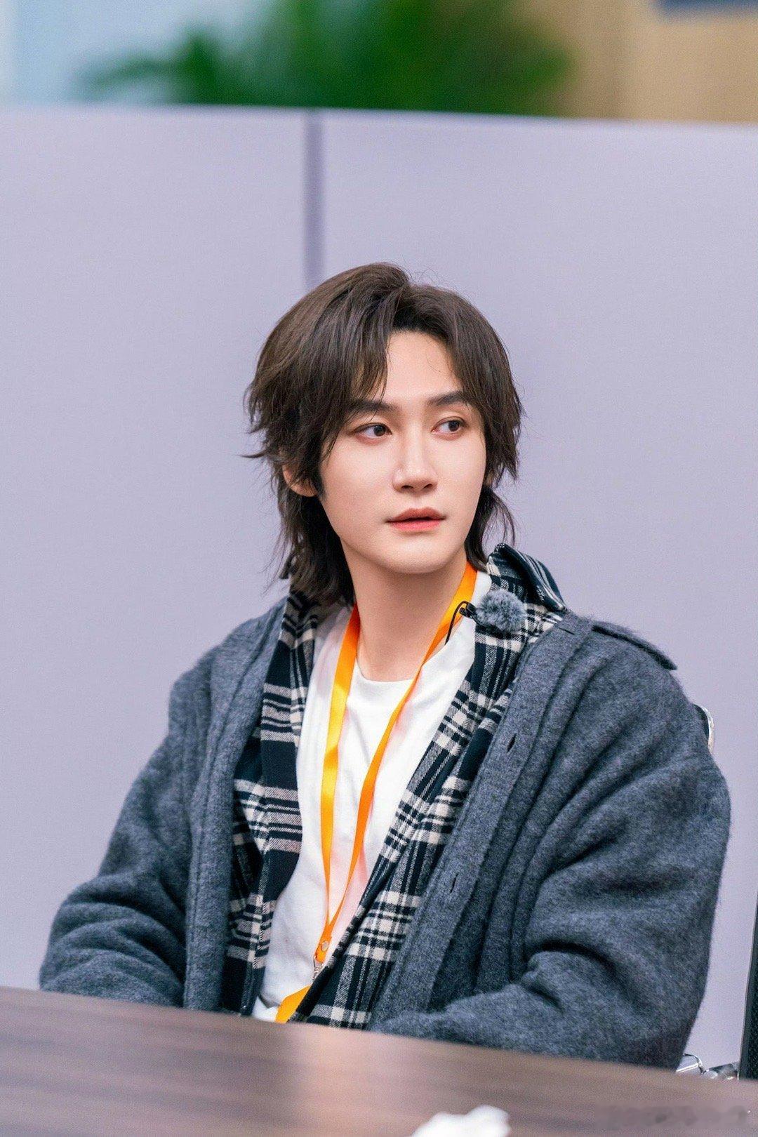 汪铎到胃了不是到位了汪铎展示防错设计的暖宝宝，调侃“从心脏硌到胃”！真真儿到胃了