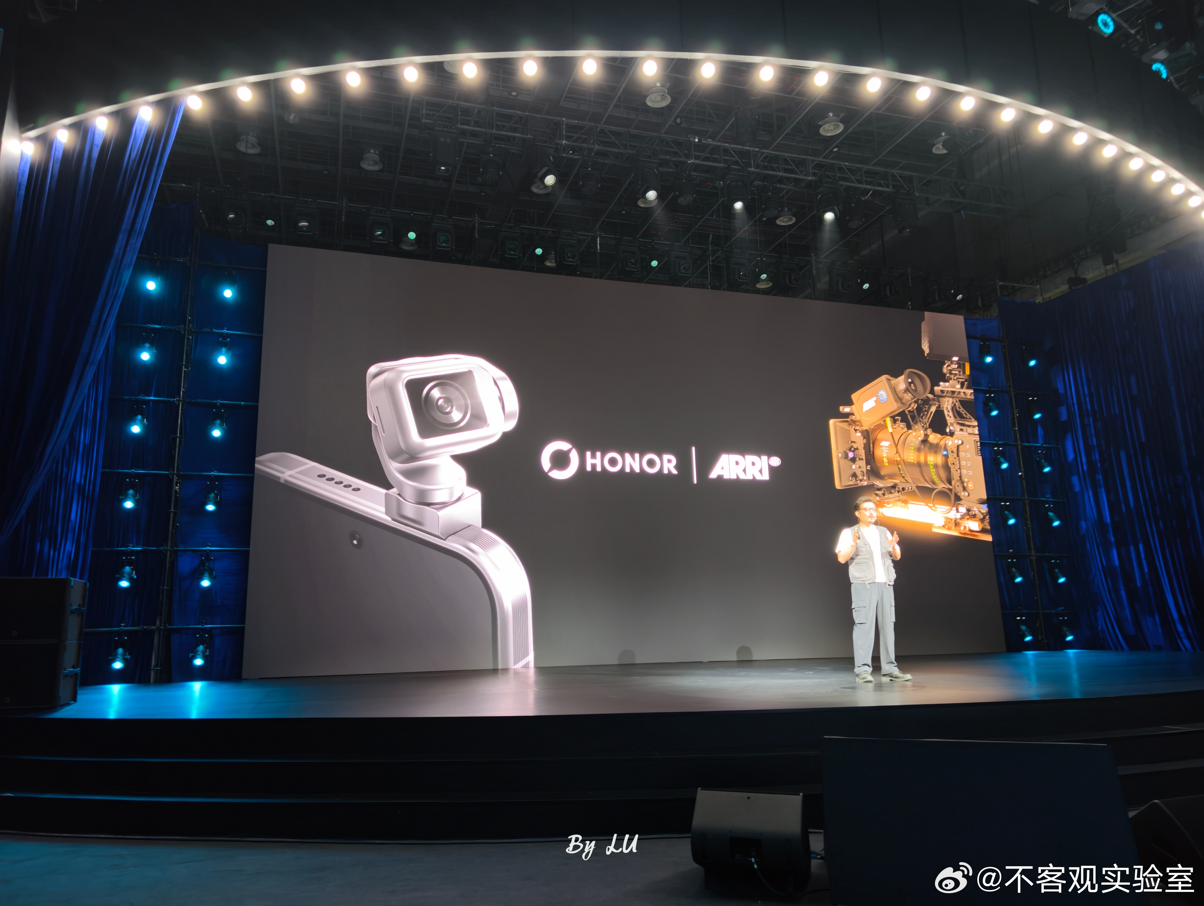 我对阿莱这个品牌的了解并不多，但从图上来看，这次荣耀 robot Phone 的