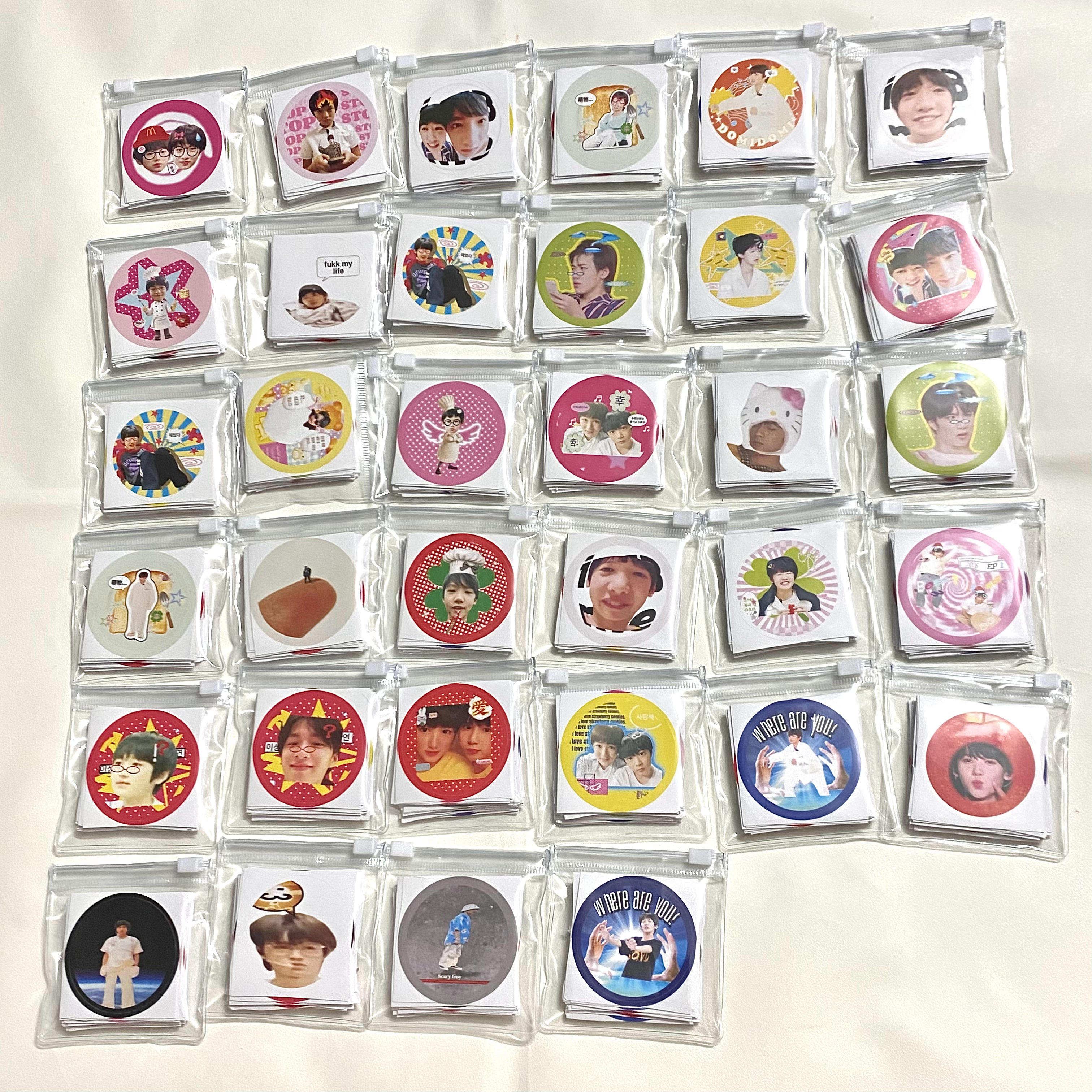 诶不能摸不能摸，你摸了我还怎么卖啊！ 