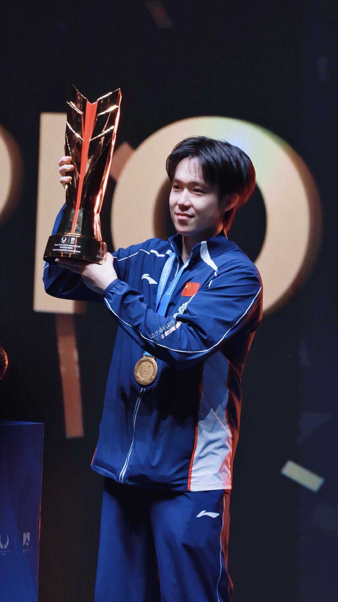 王楚钦吐槽伦敦物价高一瓶水的价格可以买一箱了 这物价不高吗？点进来都来中国队加油