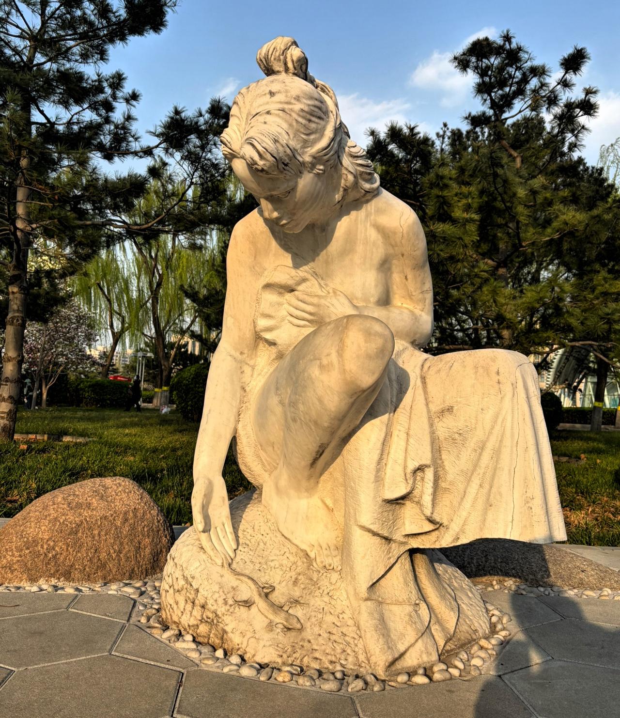 作品名称：春天
扫码收听
TITLE:Spring
作者：安德烈•纳维科夫
AU