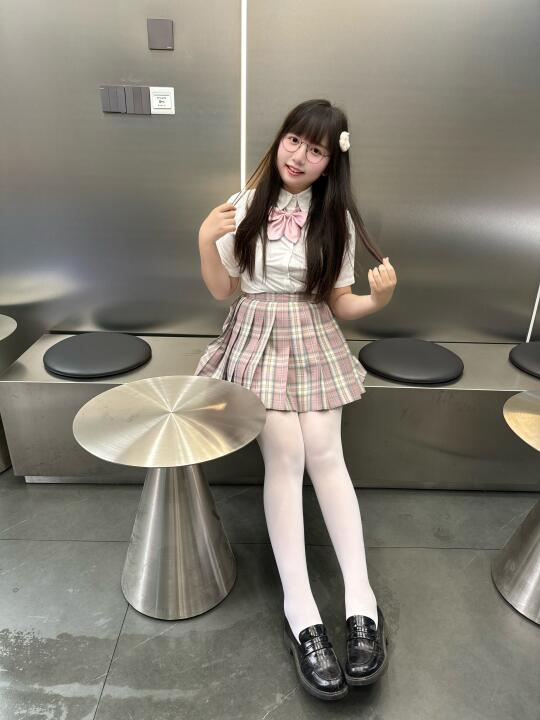 眼镜➕jk的甜妹搭配！