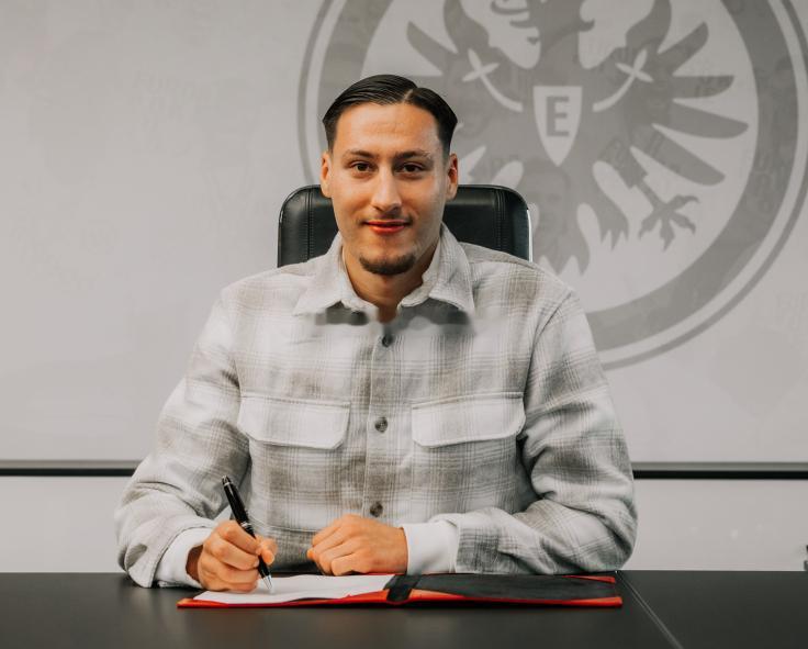 法兰克福官方宣布，球队从德乙艾禾斯堡签下了射手埃布努塔利布，并与他签约至2031