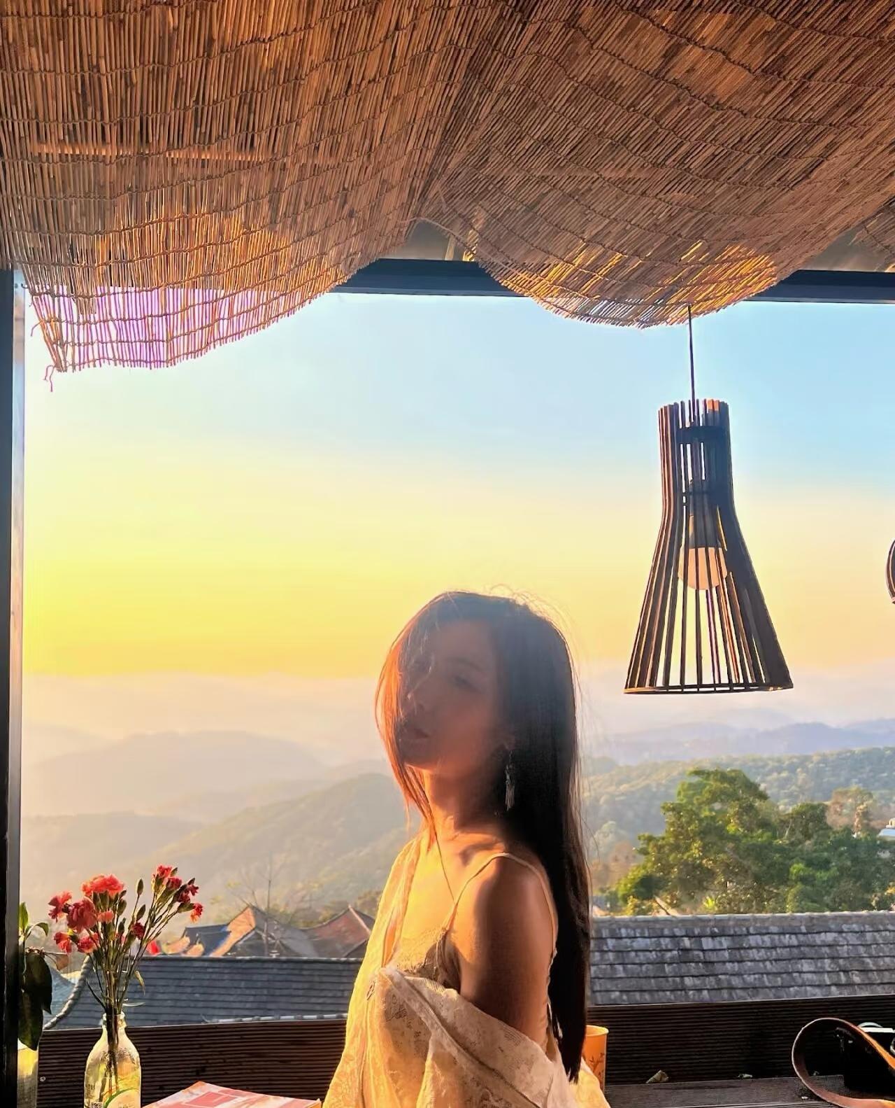 与妻大吵后我飞去非洲维和，3年后回国，看见接机口的身影愣住了

接机口人挤人，我