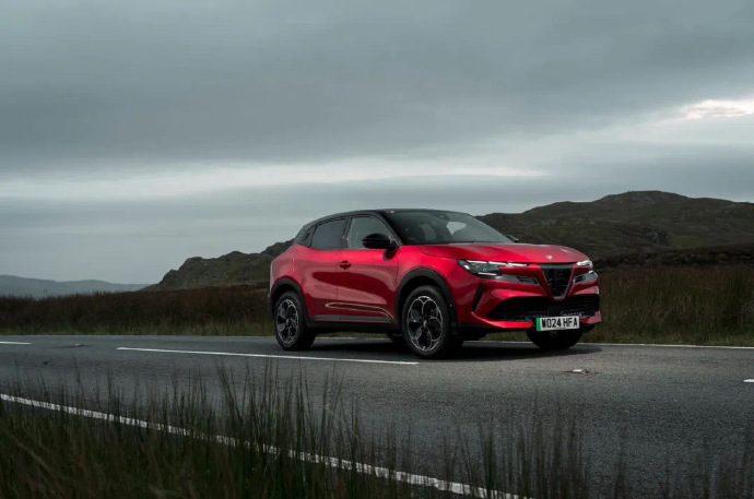 车圈驾到 | Alfa Romeo Junior，纯电SUV，大家觉得怎么样？ 