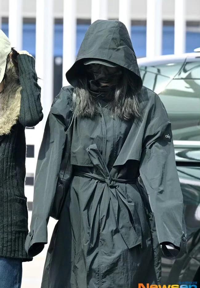 媒体：今天完全像忍者🥷一样🦋
宁宁带来了真正的all black穿搭[偷笑]