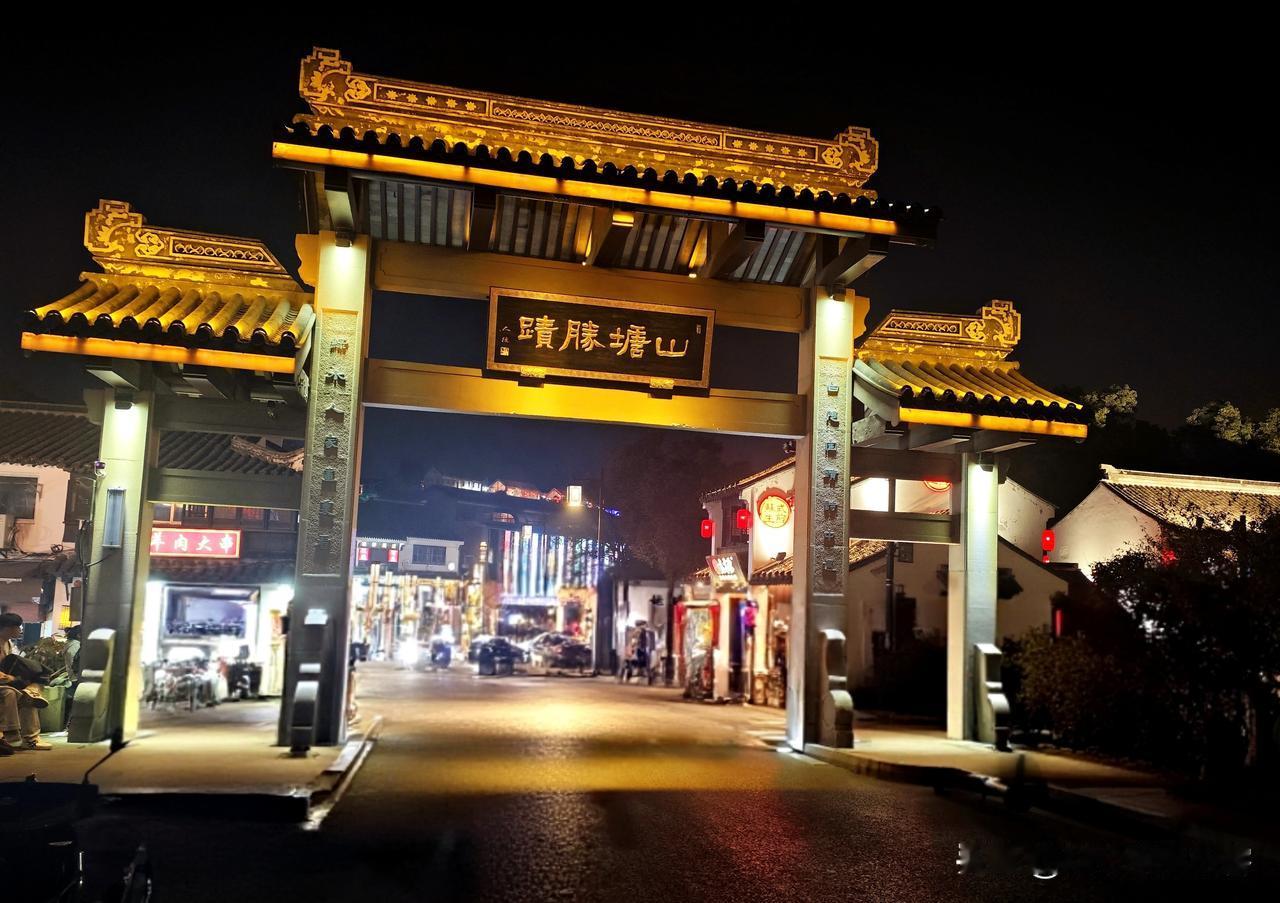 红叶寒霜天已凉，情谊冷暖心中藏。问候依然天天有，微信帮我送吉祥。
      防