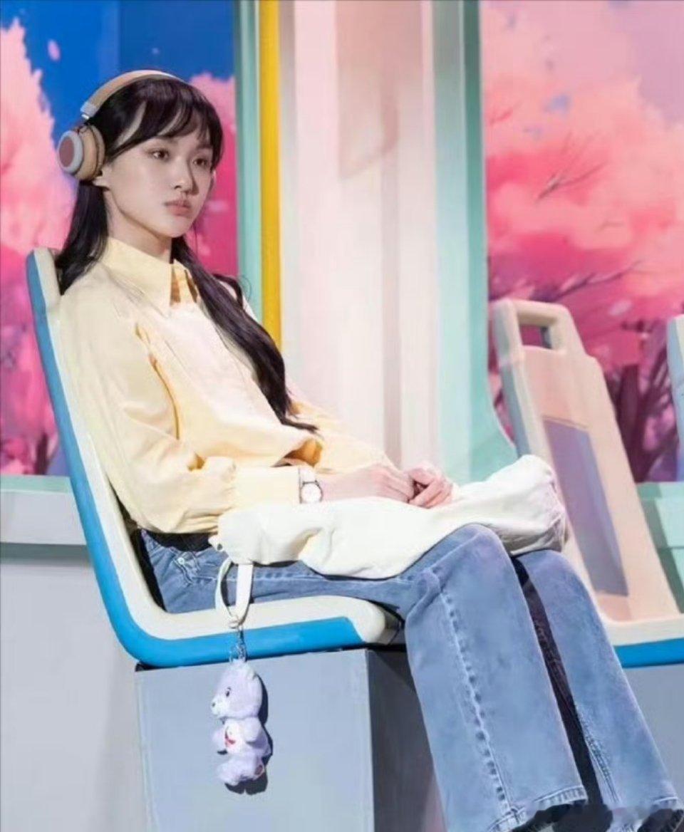 这个人怎么和郑爽长的这么像 ​​​