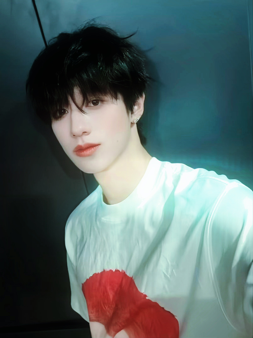 你好香啊哥哥·朱志鑫高会睡觉自拍 ·朱志鑫是好男孩吗