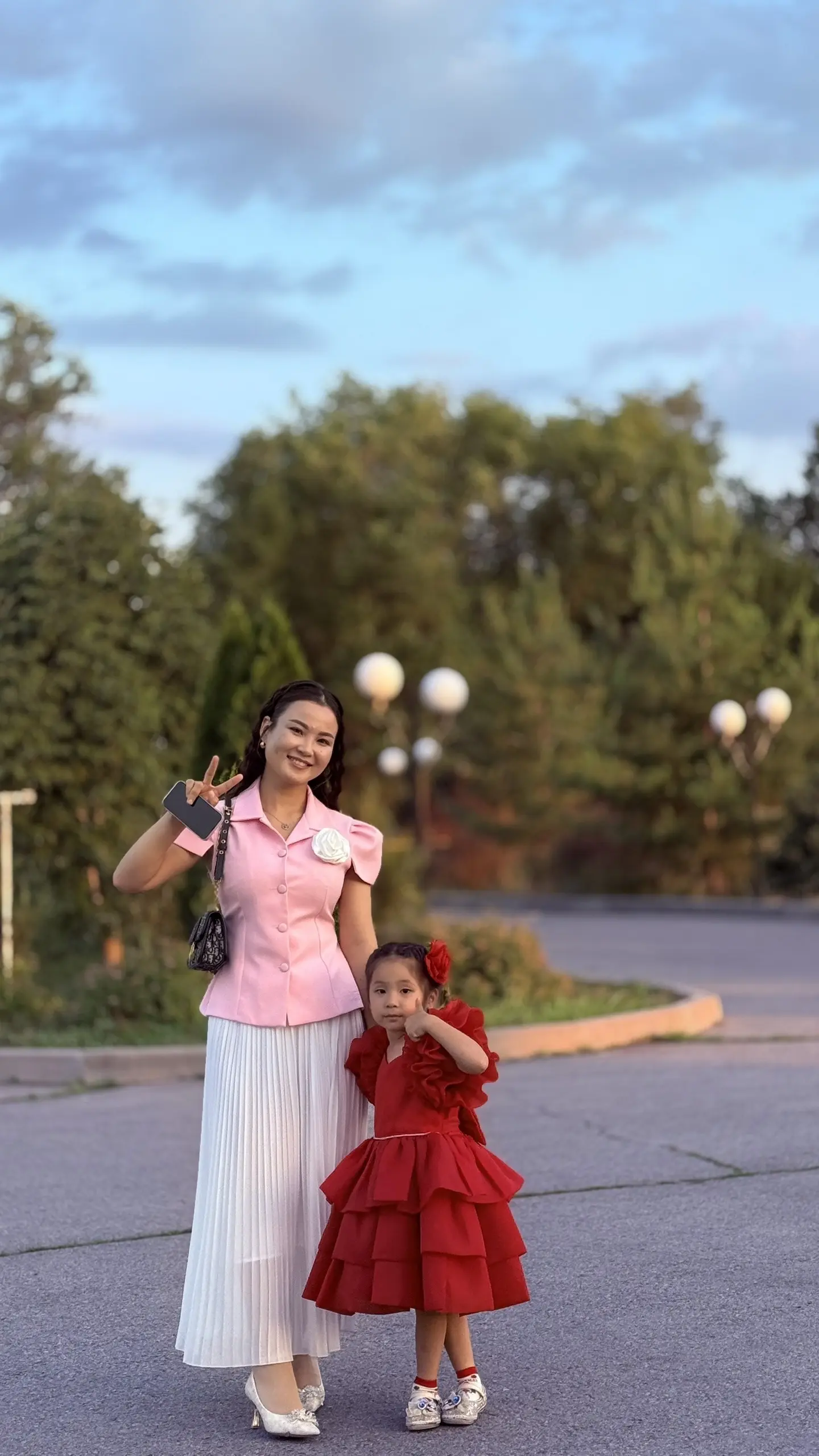 不知道从什么开始就姐姐姐姐的跟在我身后了