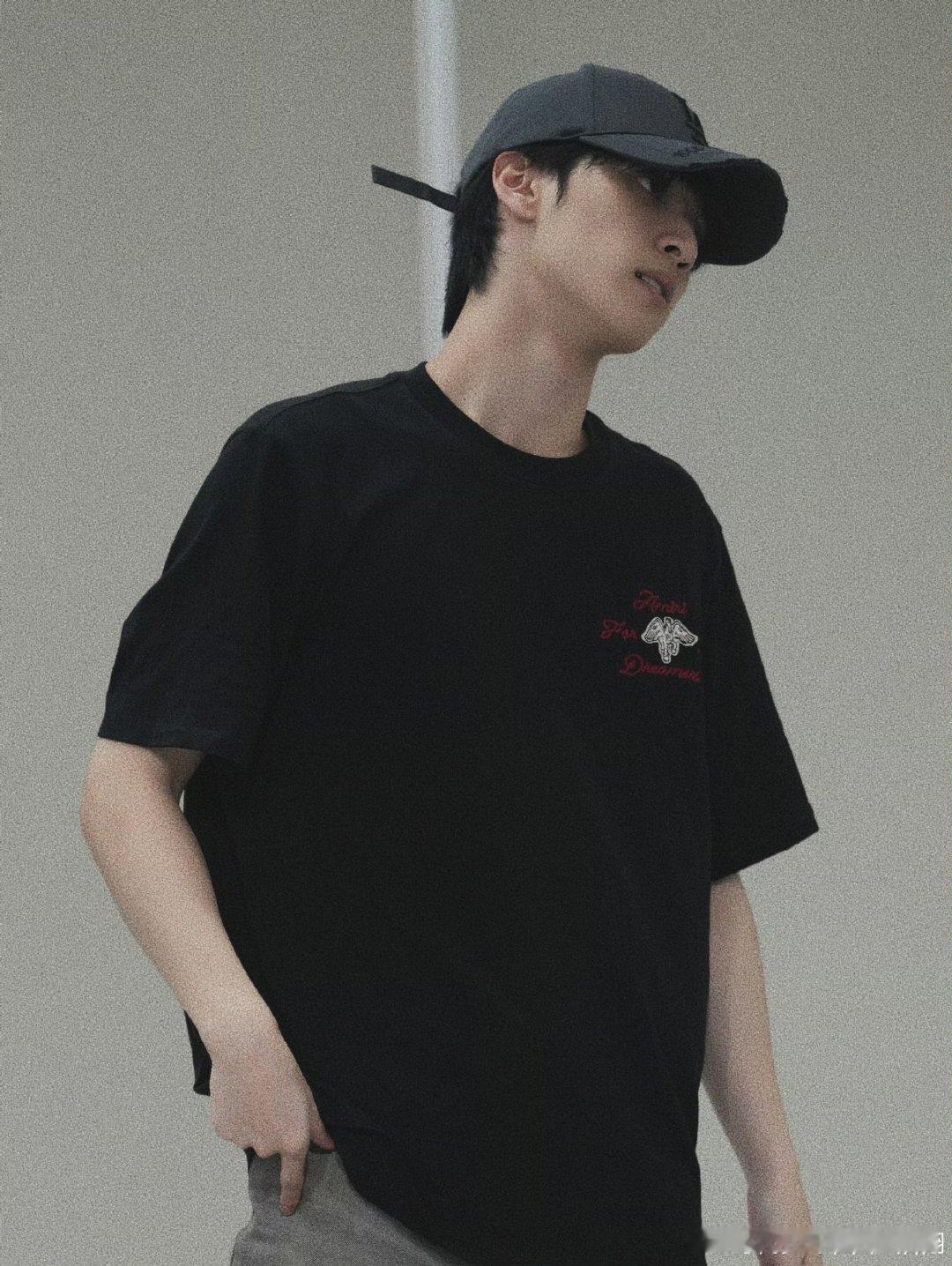 严浩翔shake预告严浩翔新歌8月18日0点即将上线！ ​​​