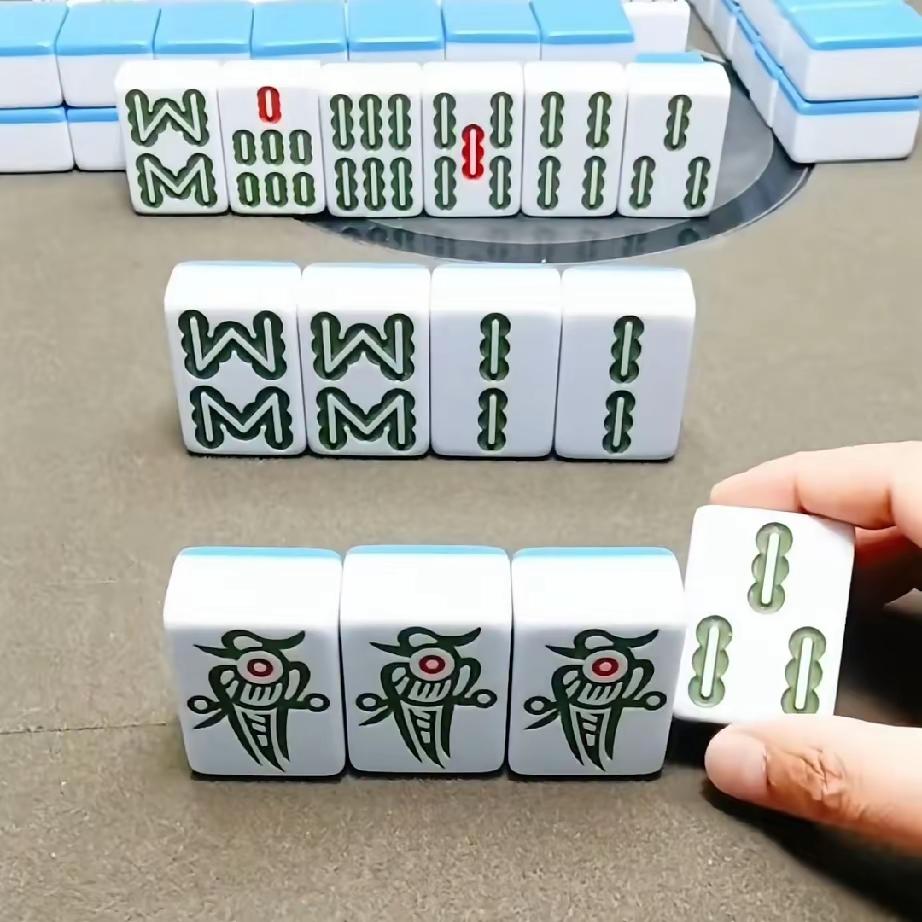 抓到一幅好牌，清一色条子，来个麻将高手，三条能胡不？