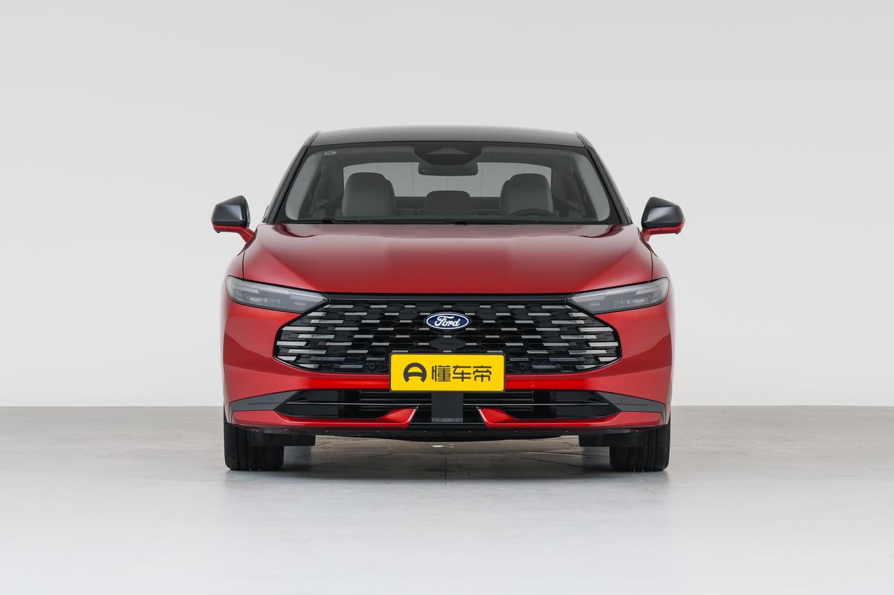 想选合资B级车，又追求均衡表现的朋友，不妨看看福特蒙迪欧！这台车在同级别里真的很