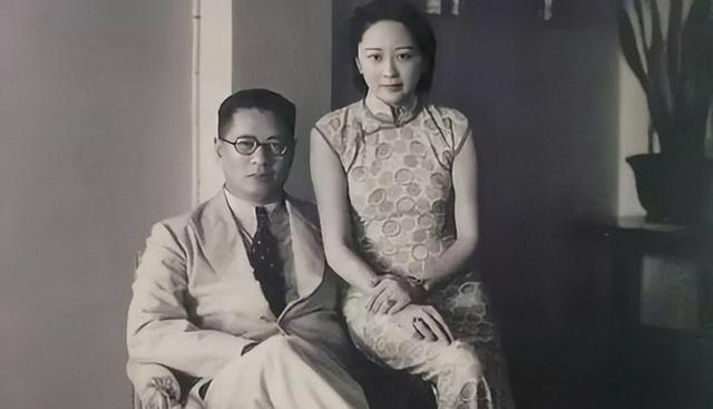 1939年，孔祥熙23岁的长子孔令侃，在去美国的途中，竟偷偷和母亲宋蔼龄的“牌友