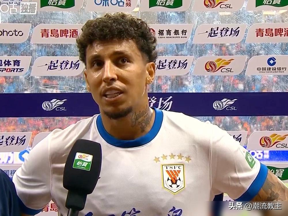 刚爬出-6分的坑，山东泰山队就被云南玉昆一个0比4，直接砸回了解放前。
开场角