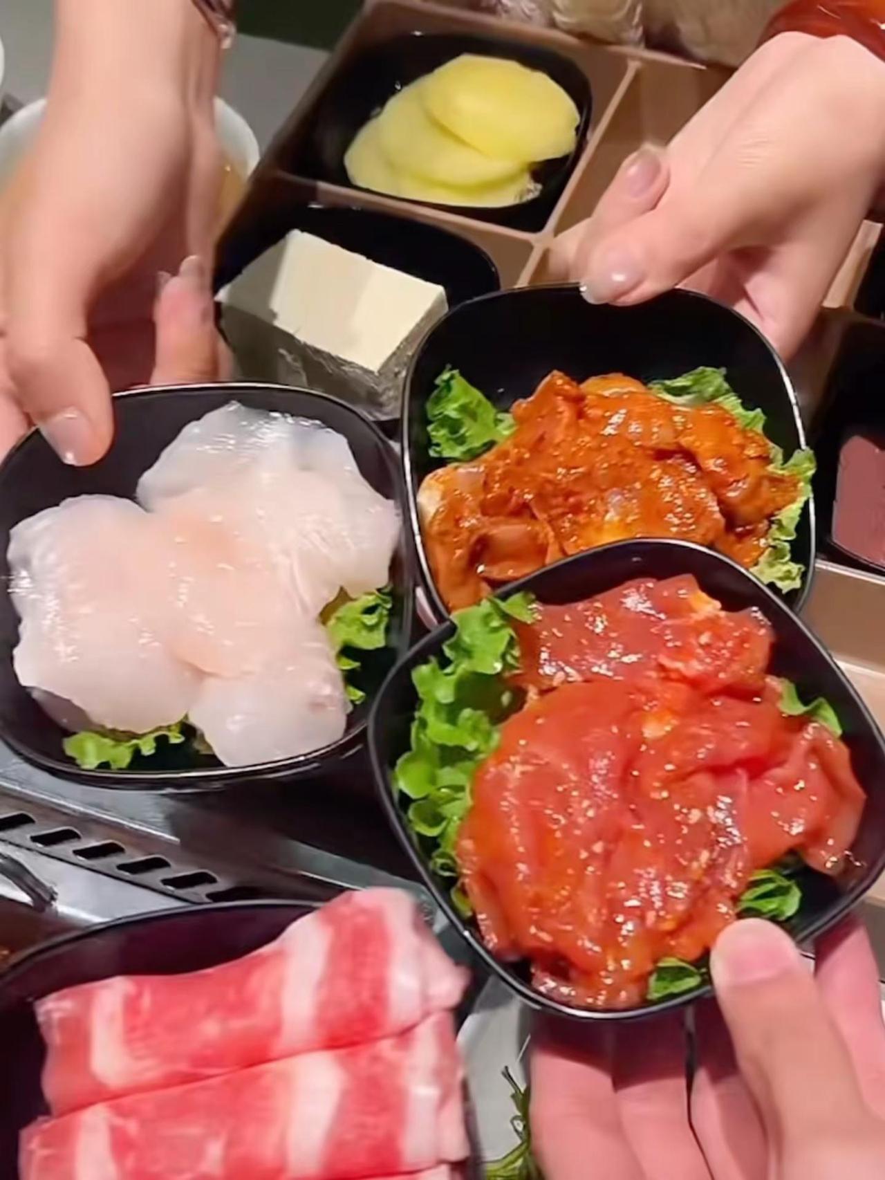 天呐！海底捞79可以吃到6荤3素1主食 还包含锅底和小料，刷到赶紧囤，别没了又后