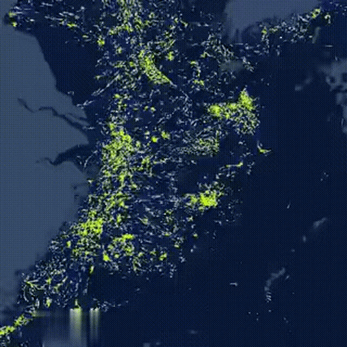 在2025年12月底，大约2000艘中国渔船在东海组成大规模、协调的线性队形，说