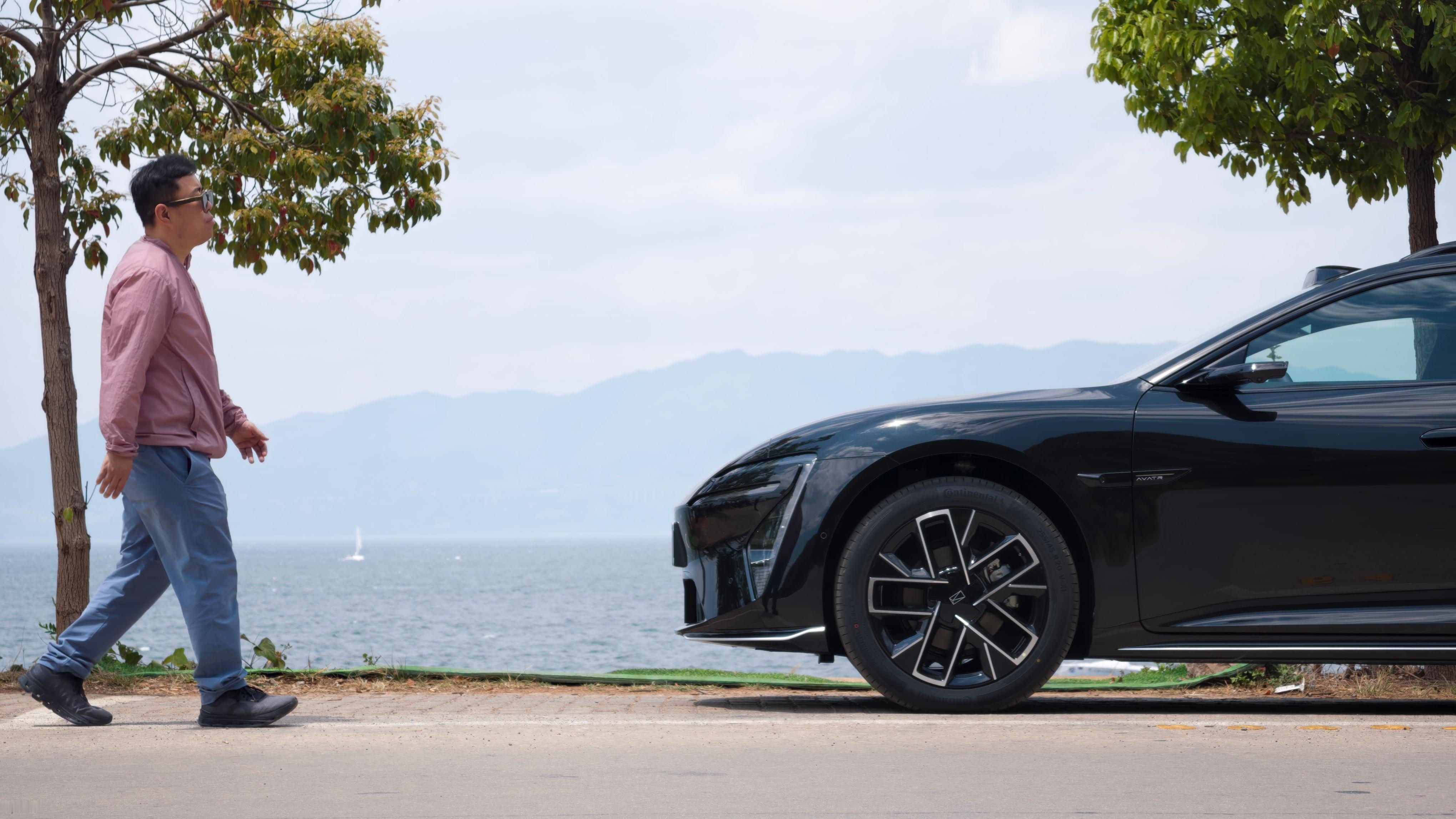 SUV能替代MPV吗别被营销忽悠了，SUV永远替代不了MPV。看似都能装人载物，