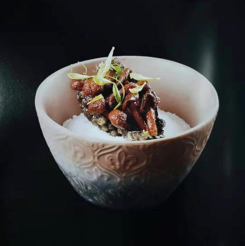 西米脆片·黑松露酱虎松茸
Sammy crisps, black truffle