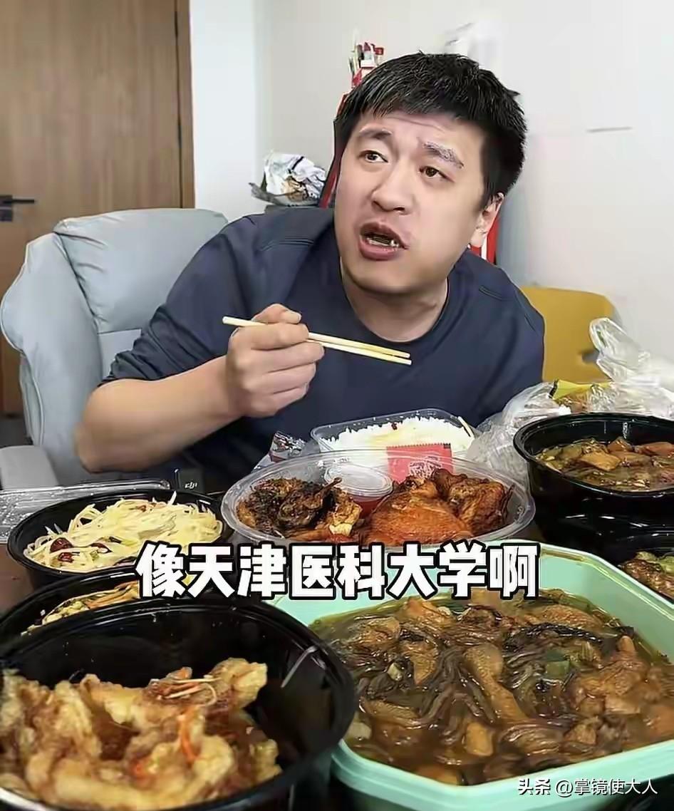 张雪峰的离开，和最后一顿外卖没关系，虽然菜看着很油，有小鸡炖蘑菇，地三鲜，锅包肉