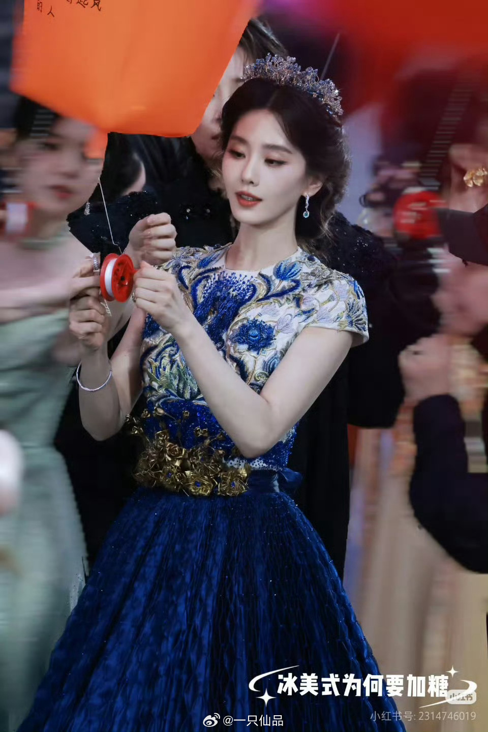 白雪公主既视感！！！刘诗诗简直美爆了