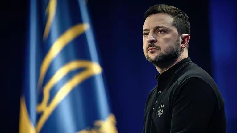 乌克兰这盘棋，泽连斯基耍小聪明拖时间，以为能绑架美欧？现在白宫点名敲打，说明特朗