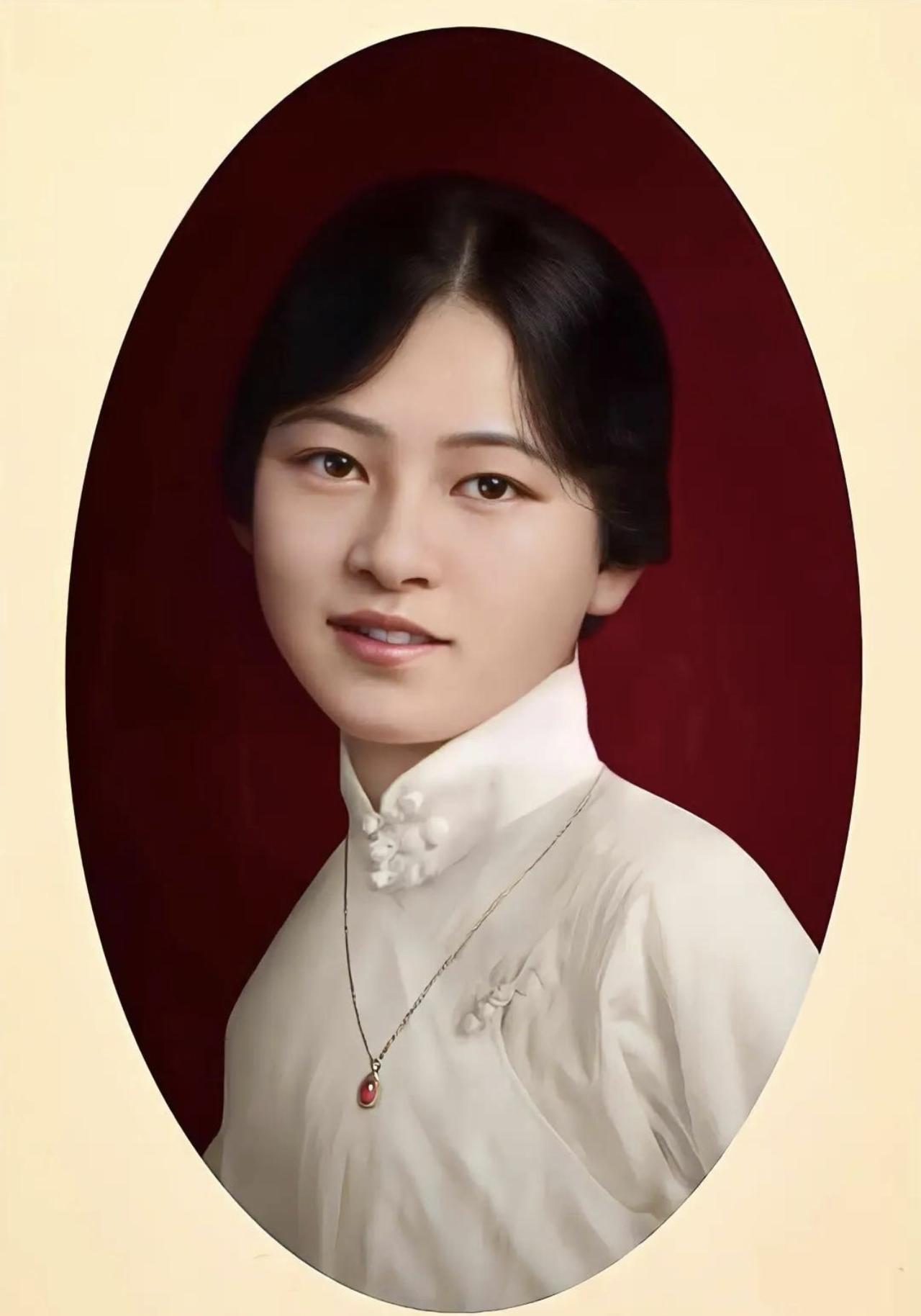 林徽因，杰出的女建筑大师，一生诗意，为我国乃至世界建筑业作出了巨大贡献！然而，她