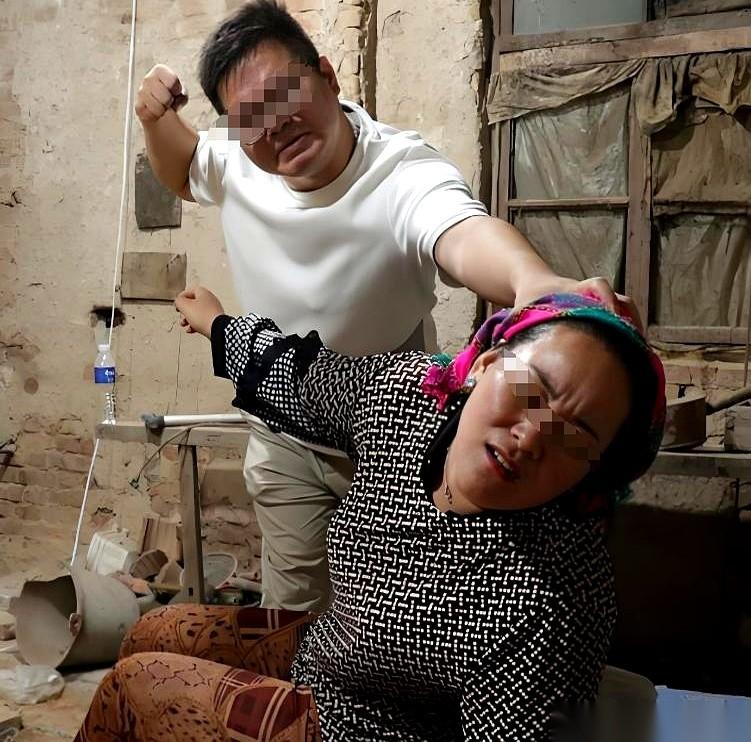 河南小伙屈贝贝挂出83万悬赏寻母的这条求助消息里，藏着一个被隐瞒了整整23年的秘