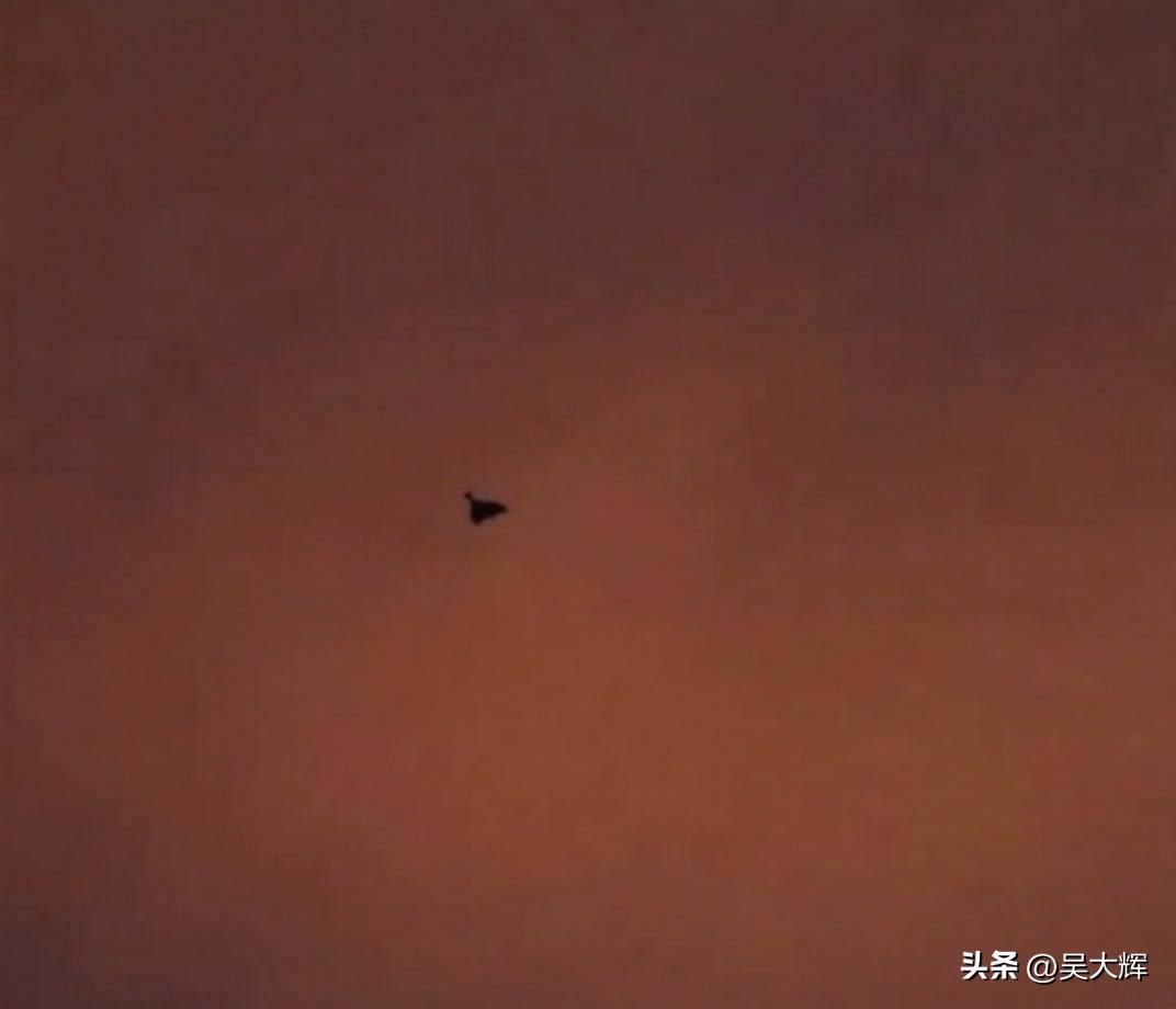 【乌版“天竺葵”】昨夜今晨，乌斯季-卢加油港再次遭到乌克兰自杀式无人机袭击，这些