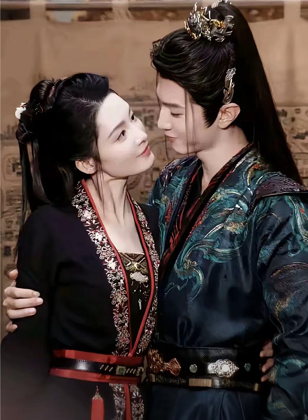 刷了多遍逐玉后，现在没有什么剧可追了，就想起李沁和陈哲远的《一笑随歌》，追了几集