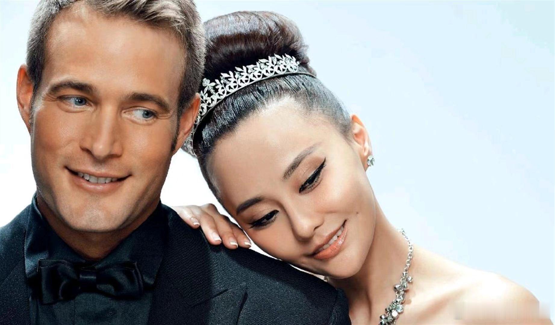 马雅舒庆结婚16周年，外国老公显老胖到200斤，儿女又高又好看 
