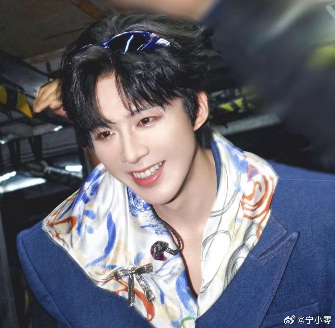 刘宇宁你好香啊 主持人：惩罚环节。刘宇宁：你好香啊！这波操作，把惩罚玩成了表白，