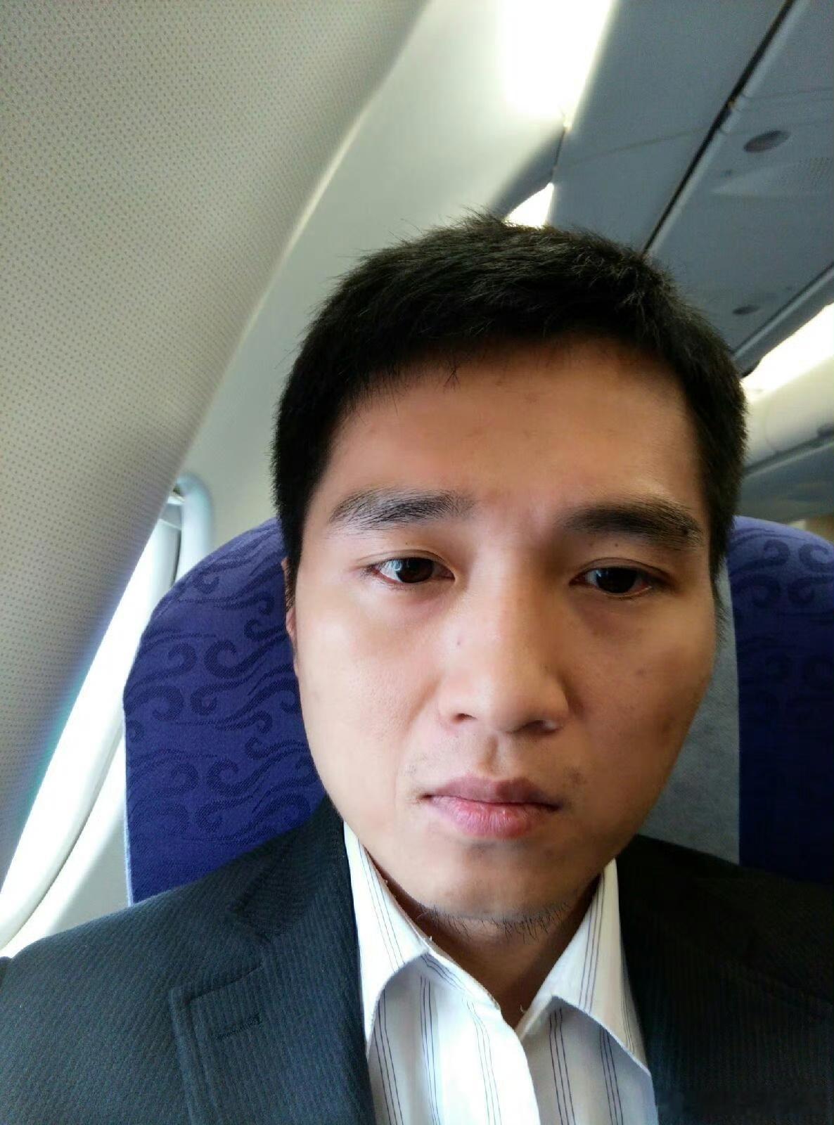 早安，新的一周又开始了！穿衬衫，留胡须，一脸疲惫的牛马在出差......ps：摄