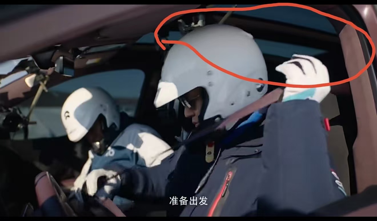 眼见的群友发现ES9没有吸顶屏…那肯定是有ET9的同款座椅靠背屏呀~都是9系旗舰