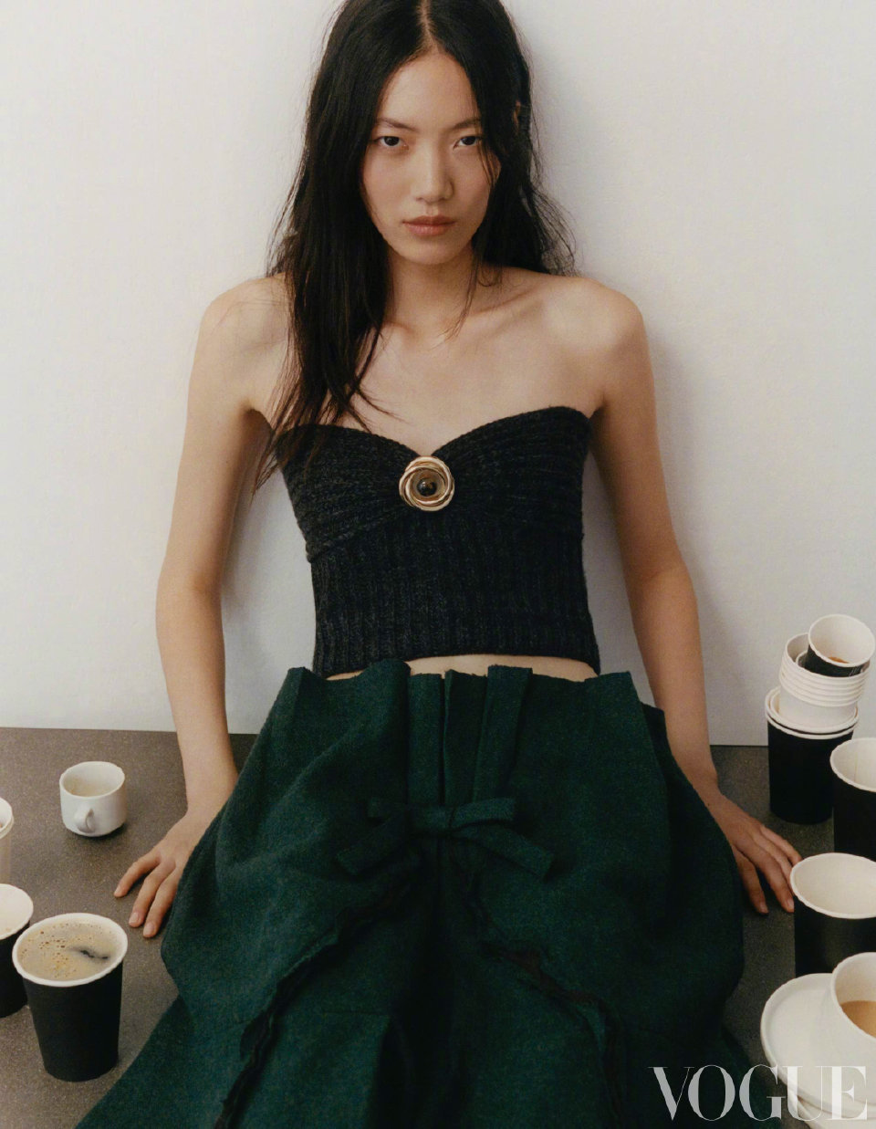 新生代群模VOGUE八月刊封面VOGUE新生代模特巴黎街头大片 摄影：Agnes