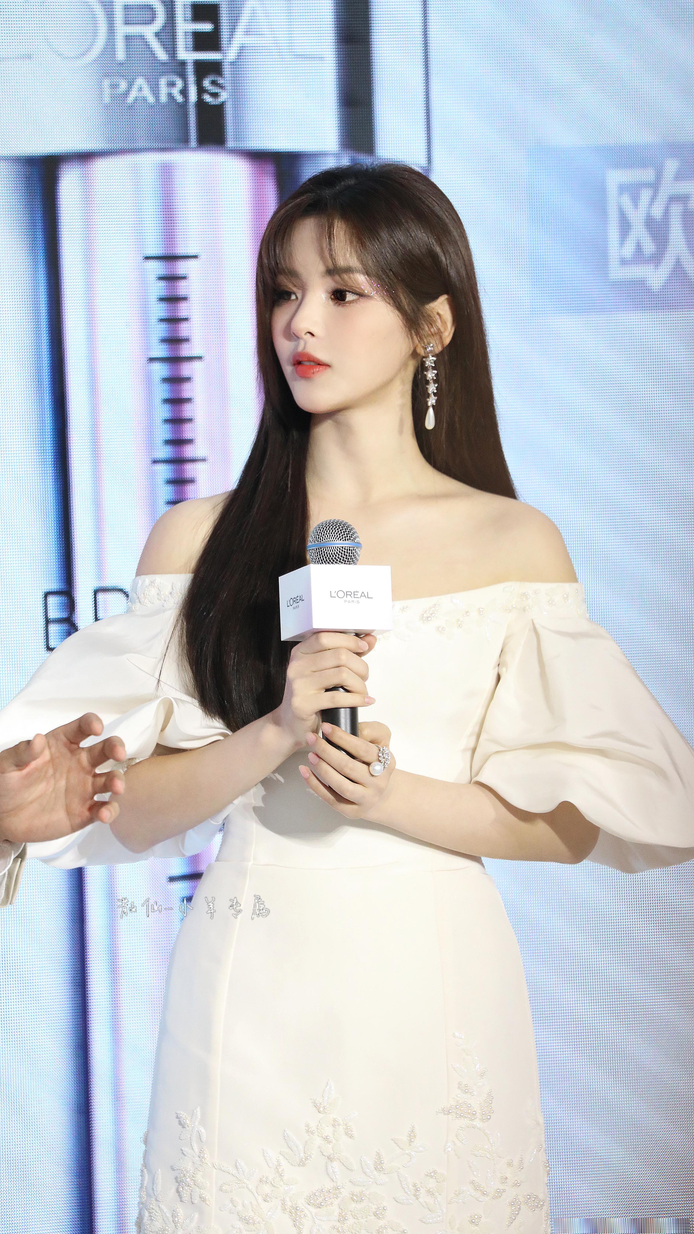 杨超越 白色抹胸裙 [求关注][期待][不愧是你] ​​​