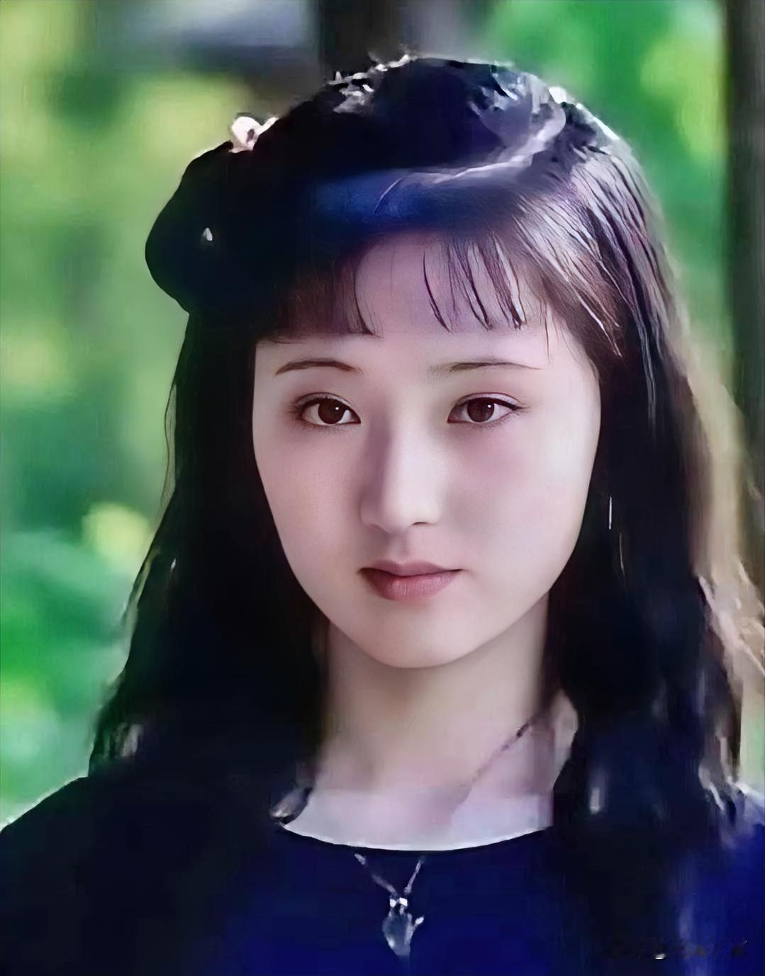 高三艺考生撞脸陈晓旭，被喊黛玉转世后选择退网
 
福州高三艺一考生，长相神似87