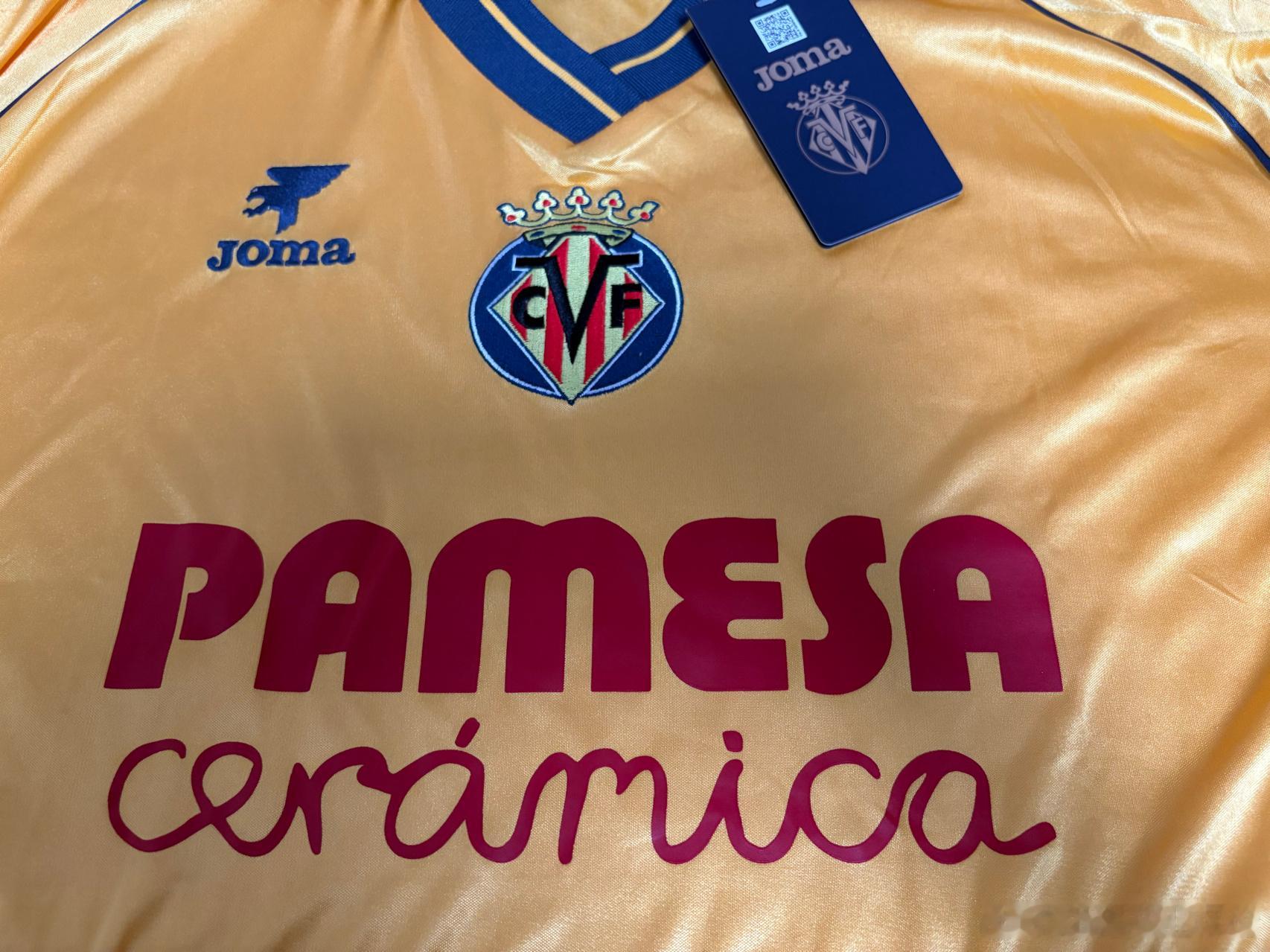 这周西甲是复古比赛日，很荣幸收到了比利亚雷尔的复古球衣。当年迭戈-弗兰效力黄潜的