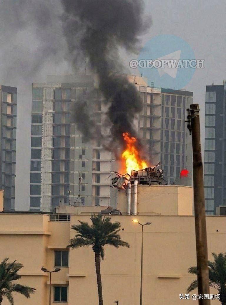 本来主要是打小飞机的巴格达美国大使馆楼顶的C-RAM防空系统，雷达被一架伊拉克P